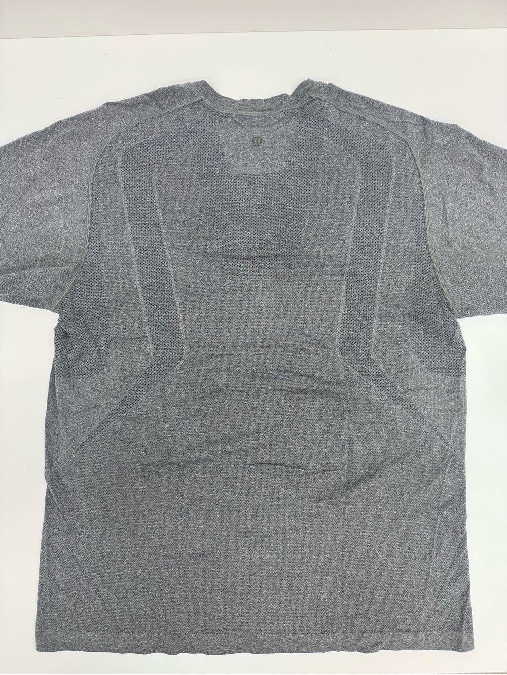 lululemon athletica Men's Heather Gray Short Sleeve performance tee - Picture 3 of 5